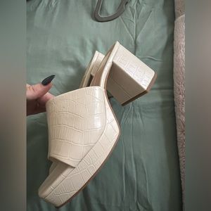 Dolce Vita Cream Crocodile Heels 8.5